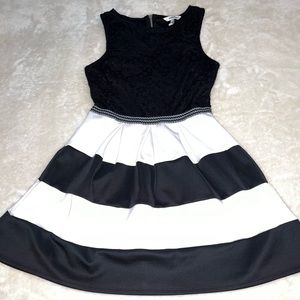 Speechless brand Black/White Sleeveless Party/Dance/Prom Dress